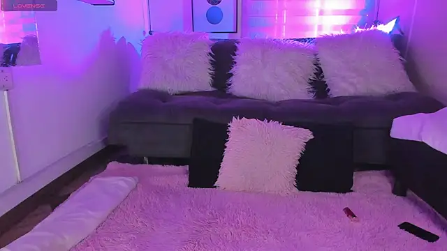 sophiee09  online show from April 2026 01:59:01 PM