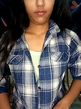 Snapshot of reetika6375 chatting on November 2025 07:03:01 PM reetika6375 online show from November 2025 07:03:01 PM