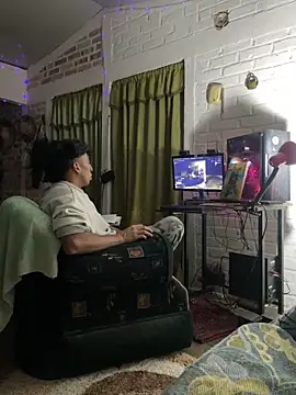 Snapshot of sky-wolves chatting on September 2025 01:06:02 AM sky-wolves online show from September 2025 01:06:02 AM