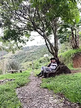 Snapshot of sky-wolves chatting on November 2025 03:45:02 PM sky-wolves online show from November 2025 03:45:02 PM