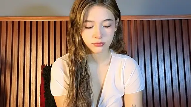 Snapshot of VictoriaSpark chatting on November 2025 12:17:01 PM VictoriaSpark online show from November 2025 12:17:01 PM