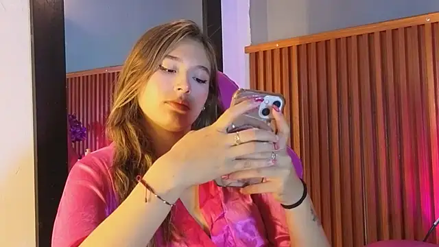 Snapshot of VictoriaSpark chatting on November 2025 12:31:02 PM VictoriaSpark online show from November 2025 12:31:02 PM