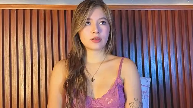 Snapshot of VictoriaSpark chatting on November 2025 12:05:01 PM VictoriaSpark online show from November 2025 12:05:01 PM