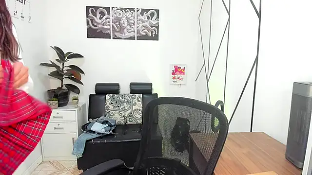 Angel-dragun online show from November 2025 07:36:01 PM