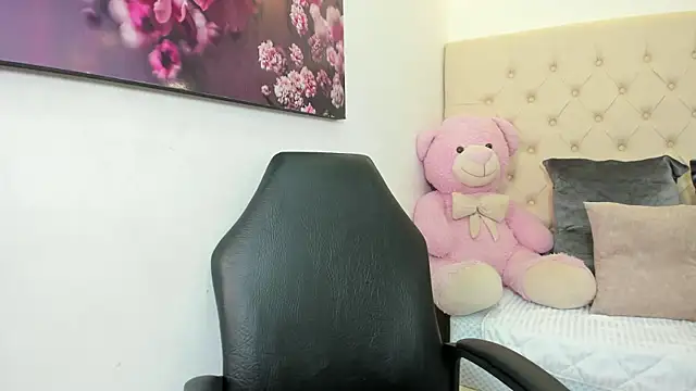 antonella negrete online show from October 2025 01:01:02 PM