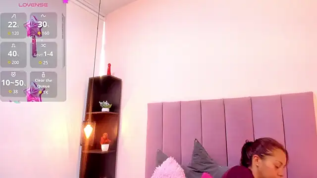 HoollyHendrix online show from November 2025 08:32:01 PM