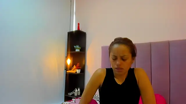 HoollyHendrix online show from November 2025 08:33:02 PM