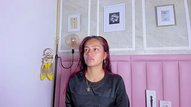 HoollyHendrix online show from January 2026 08:25:02 PM