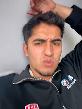 Snapshot of tomy_hot20 chatting on October 2025 08:46:02 PM tomy hot20 online show from October 2025 08:46:02 PM