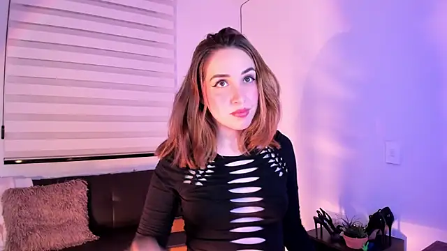 SarahCastillo  online show from October 2025 03:04:01 AM