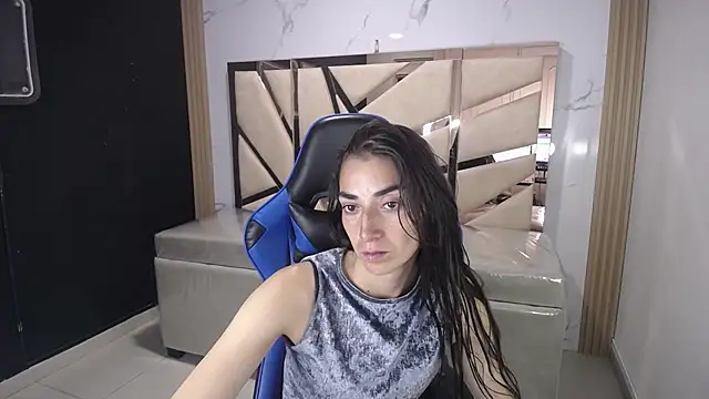 Maily a  online show from December 2025 02:53:02 AM