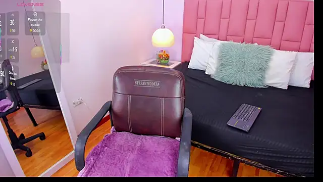 Amy Ferreira online show from December 2025 05:02:01 AM