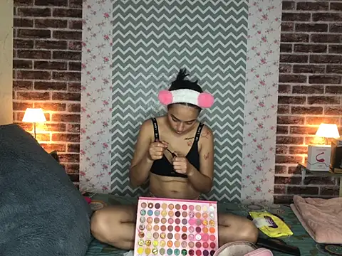 Snapshot of KaMila_M00N chatting on October 2025 04:28:01 PM KaMila M00N online show from October 2025 04:28:01 PM