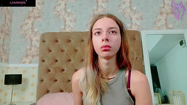 Snapshot of CoraVex chatting on October 2025 04:10:02 AM CoraVex online show from October 2025 04:10:02 AM