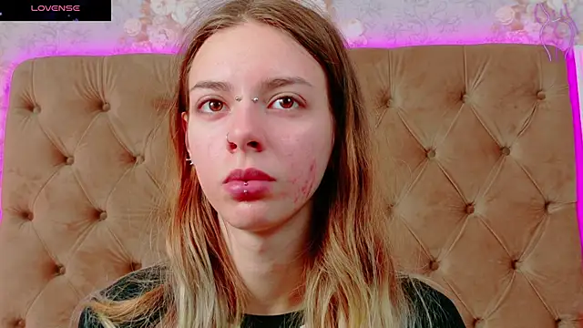 Snapshot of CoraVex chatting on October 2025 04:12:01 AM CoraVex online show from October 2025 04:12:01 AM