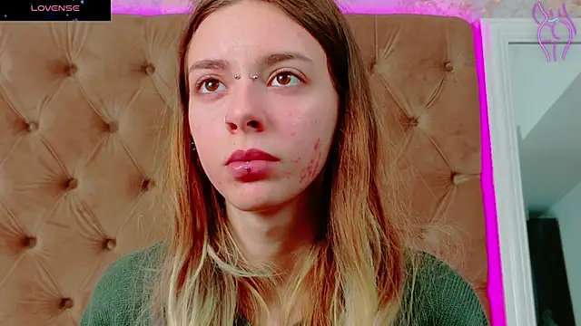 Snapshot of CoraVex chatting on October 2025 04:13:02 AM CoraVex online show from October 2025 04:13:02 AM