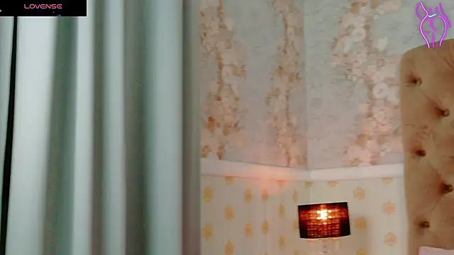 Snapshot of CoraVex chatting on October 2025 04:24:01 AM CoraVex online show from October 2025 04:24:01 AM