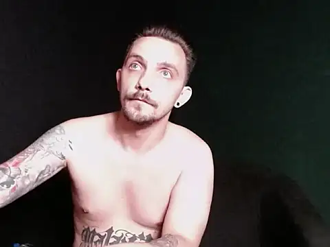 Snapshot of guesswhatbitch chatting on September 2025 09:27:02 PM guesswhatbitch online show from September 2025 09:27:02 PM