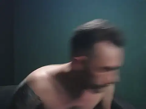 Snapshot of guesswhatbitch chatting on September 2025 11:52:01 PM guesswhatbitch online show from September 2025 11:52:01 PM