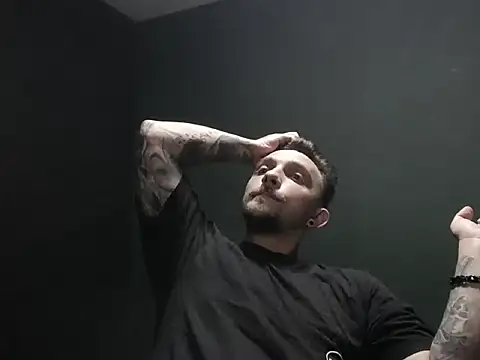 Snapshot of guesswhatbitch chatting on October 2025 03:49:02 AM guesswhatbitch online show from October 2025 03:49:02 AM