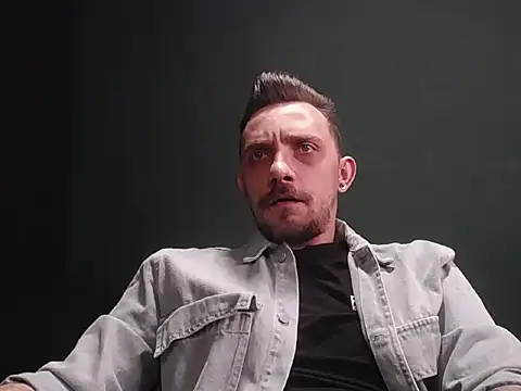 Snapshot of guesswhatbitch chatting on November 2025 10:37:01 AM guesswhatbitch online show from November 2025 10:37:01 AM