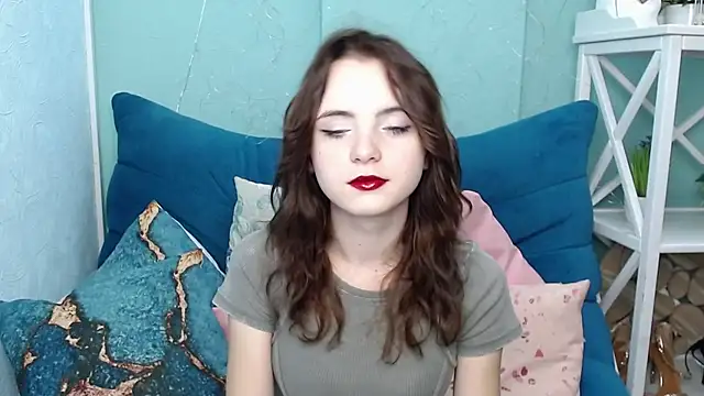 Snapshot of VivienneRo chatting on September 2025 04:46:02 AM VivienneRo online show from September 2025 04:46:02 AM