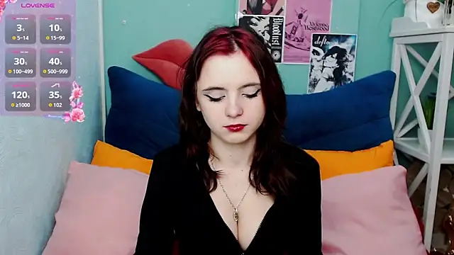 Snapshot of VivienneRo chatting on November 2025 05:51:01 AM VivienneRo online show from November 2025 05:51:01 AM