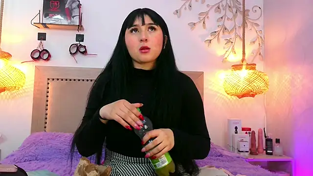 Snapshot of Daphnee-x chatting on November 2025 11:43:01 AM Daphnee-x online show from November 2025 11:43:01 AM