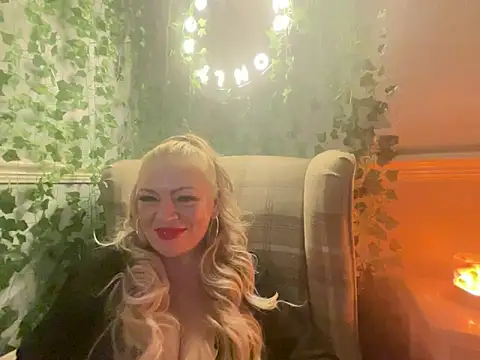 BonnyDesire online show from November 2025 05:57:01 PM