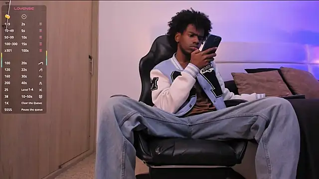 Snapshot of AllexJacob chatting on January 2026 01:05:01 PM AllexJacob online show from January 2026 01:05:01 PM