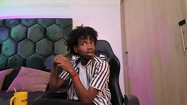 Snapshot of AllexJacob chatting on February 2026 01:23:02 PM AllexJacob online show from February 2026 01:23:02 PM