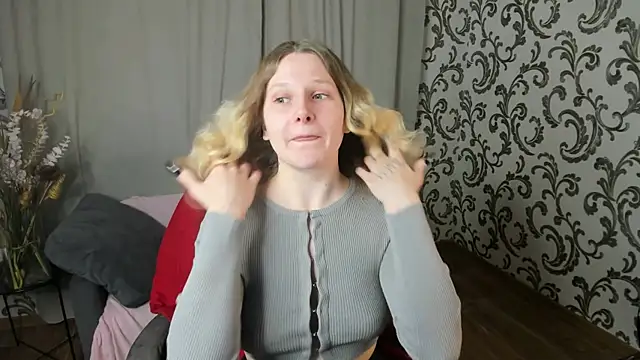 Snapshot of _Velvet_peach_ chatting on November 2025 10:18:02 AM Velvet peach online show from November 2025 10:18:02 AM