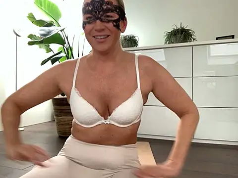 Snapshot of NikitaSky chatting on December 2025 11:19:01 AM NikitaSky online show from December 2025 11:19:01 AM