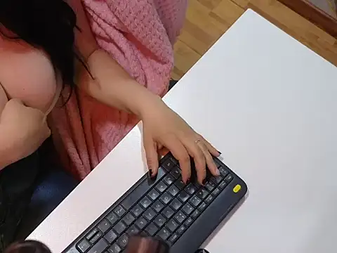 Snapshot of valery_cute_18 chatting on December 2025 12:08:01 AM valery cute 18 online show from December 2025 12:08:01 AM