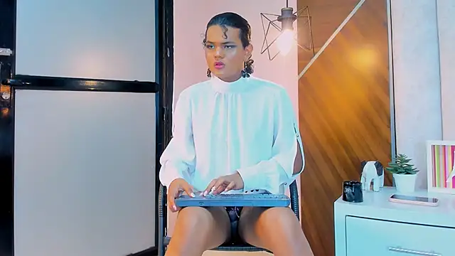 SirinaTurner online show from September 2025 03:11:01 AM