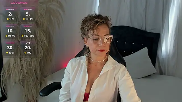 Jademommy  online show from November 2025 06:08:01 PM