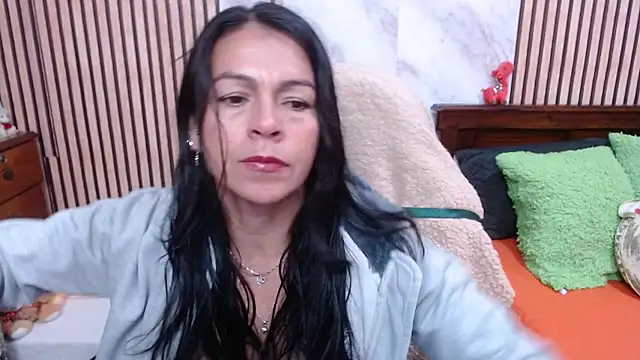 Snapshot of camilavargas_ chatting on October 2025 01:54:01 PM camilavargas online show from October 2025 01:54:01 PM