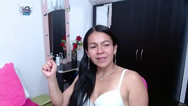 Snapshot of camilavargas_ chatting on October 2025 11:04:01 PM camilavargas online show from October 2025 11:04:01 PM