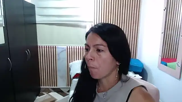 Snapshot of camilavargas_ chatting on May 2026 04:25:01 PM camilavargas online show from May 2026 04:25:01 PM