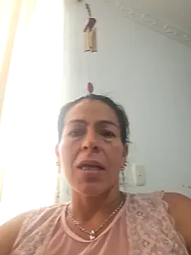Snapshot of camilavargas_ chatting on May 2026 09:01:02 PM camilavargas online show from May 2026 09:01:02 PM