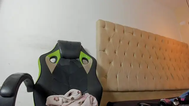 Snapshot of Naomis_35 chatting on November 2025 07:45:02 PM Naomis 35 online show from November 2025 07:45:02 PM