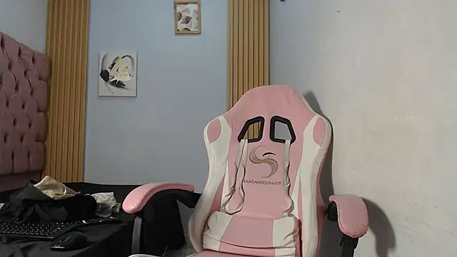 Snapshot of Naomis_35 chatting on November 2025 07:38:01 PM Naomis 35 online show from November 2025 07:38:01 PM