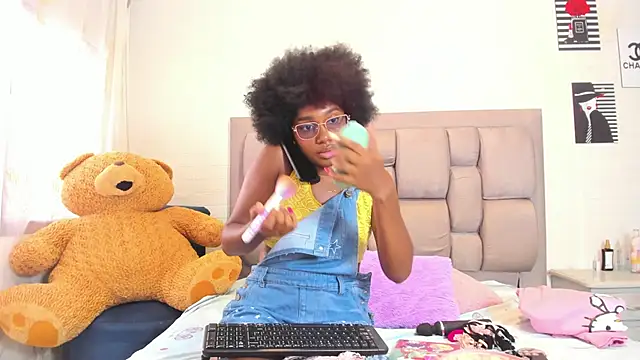 Snapshot of Beauty_Luci chatting on October 2025 07:58:02 PM Beauty Luci online show from October 2025 07:58:02 PM