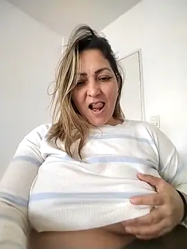 Snapshot of Lunita86 chatting on April 2026 06:50:01 PM Lunita86 online show from April 2026 06:50:01 PM