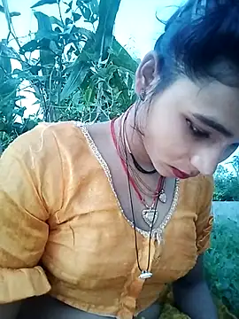 Snapshot of R_Roshni chatting on October 2025 12:47:01 PM R Roshni online show from October 2025 12:47:01 PM