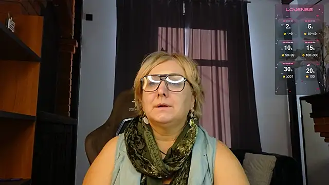 Snapshot of Marta_Wils chatting on October 2025 04:20:02 AM Marta Wils online show from October 2025 04:20:02 AM