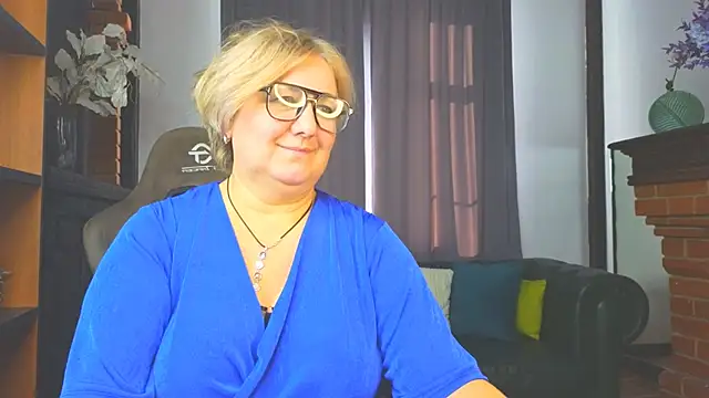 Snapshot of Marta_Wils chatting on October 2025 06:47:01 AM Marta Wils online show from October 2025 06:47:01 AM