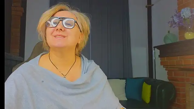 Snapshot of Marta_Wils chatting on November 2025 04:12:01 AM Marta Wils online show from November 2025 04:12:01 AM