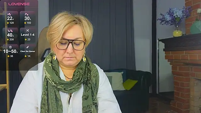 Snapshot of Marta_Wils chatting on November 2025 03:07:01 AM Marta Wils online show from November 2025 03:07:01 AM