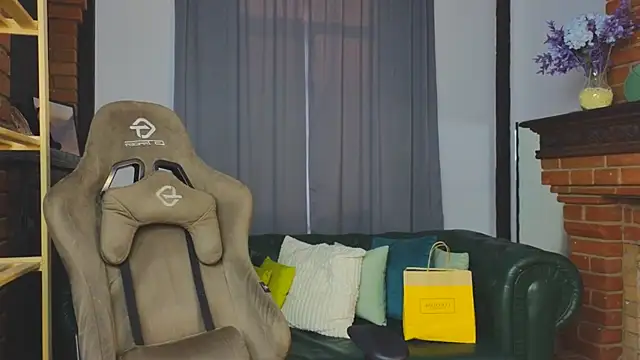 Snapshot of Marta_Wils chatting on November 2025 03:28:01 AM Marta Wils online show from November 2025 03:28:01 AM